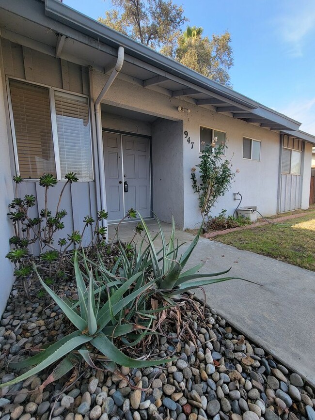 Building Photo - Cozy Southwest Visalia home off of Demaree...