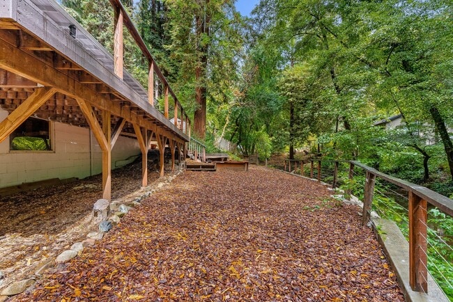 Building Photo - 1st Month FREE!! Riverfront Haven with Pri...