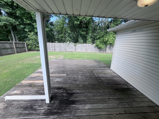 Building Photo - 133 Meadow Dr