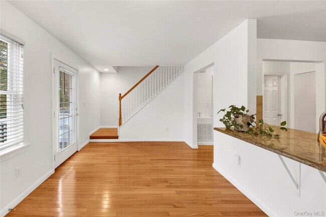 Building Photo - 752 Pelham Rd