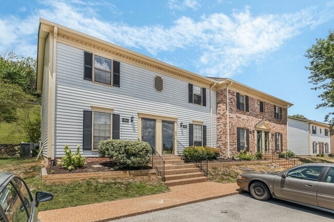 Building Photo - Convenient Brentwood Condo