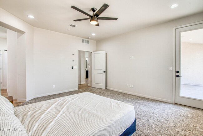 Building Photo - 805 Mormon Tea Dr