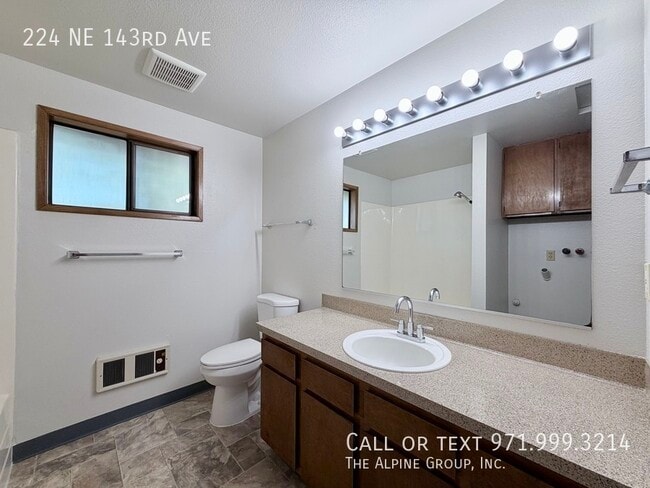 Building Photo - 224 NE 143rd Ave