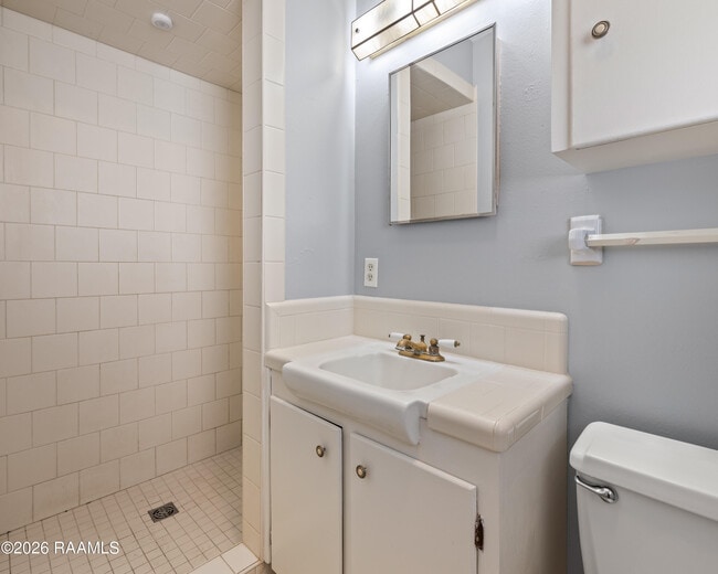 Building Photo - 207 Ashwood Dr