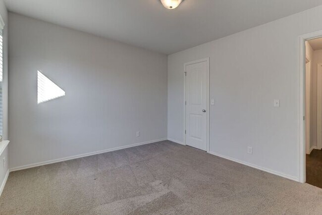 Building Photo - Pool + Park Community! 3/2/2 Plus Office!