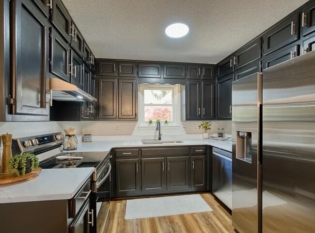 Building Photo - 1911 Glen Davis Ln