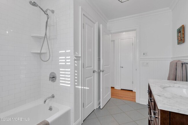 Building Photo - 723 Pitney Dr