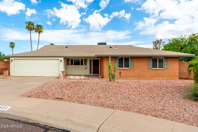 Primary Photo - 11621 N 39th St