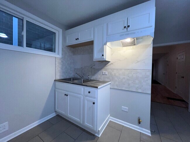 Building Photo - 8919 S Muskegon Ave