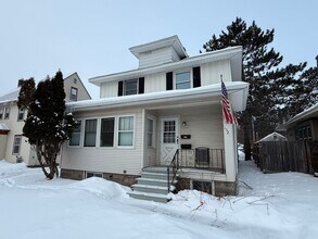 Building Photo - Duluth MN 6-Bedroom - 2-Bath - 2-Car Garage