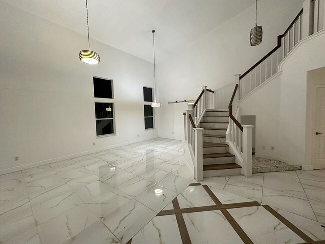 Building Photo - 5701 W Country Ave