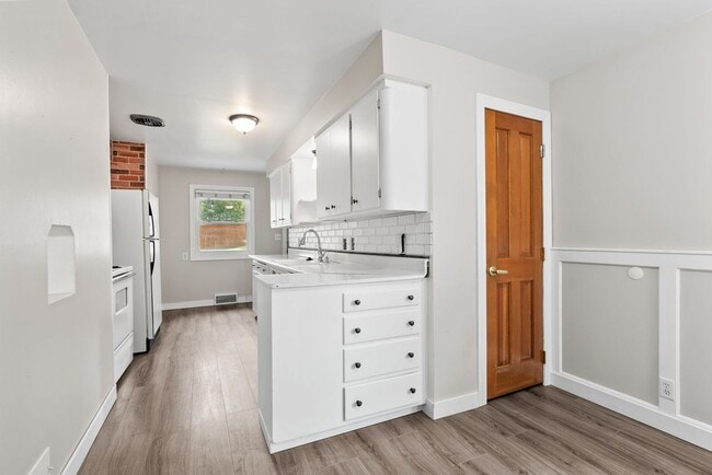 Building Photo - Beautiful South Perry Home