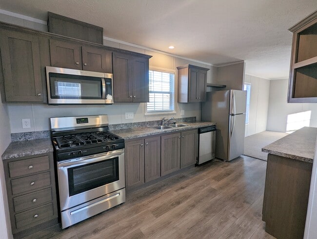 Primary Photo - 584 Delaware