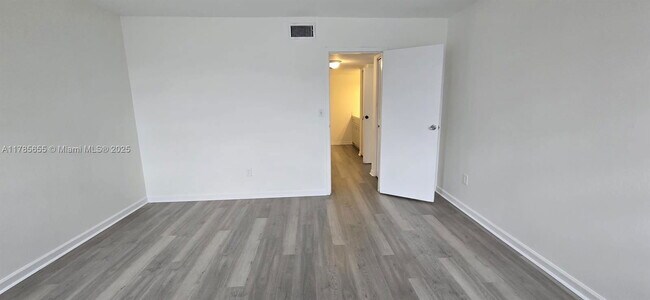 Building Photo - 4848 NW 24th Ct