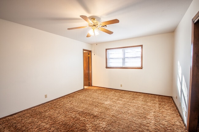 Building Photo - 1321 Piedmont Dr