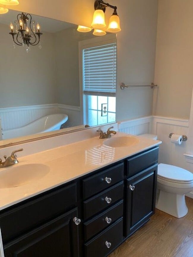 Building Photo - 5329 Center St