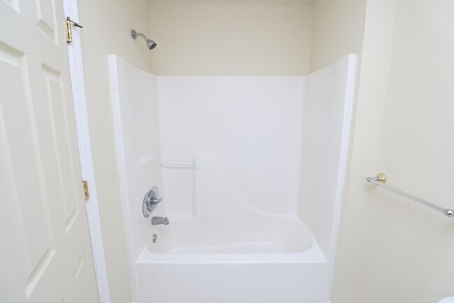 Building Photo - Spacious Brick Rancher in the heart of Tuckahoe in Westend!