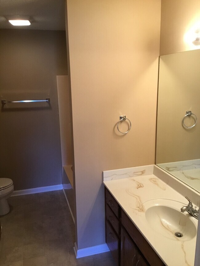 Building Photo - 3 Bedroom Home For Rent in Sango Area!