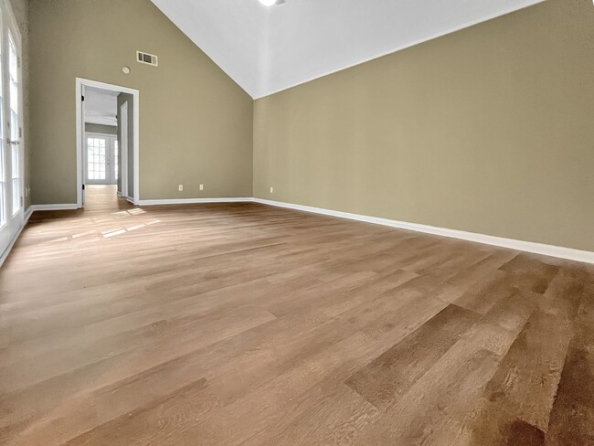 Building Photo - For Rent – 3 Bed / 2 Bath Home