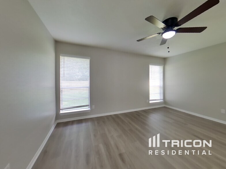Building Photo - 7022 Sandy Knolls Dr