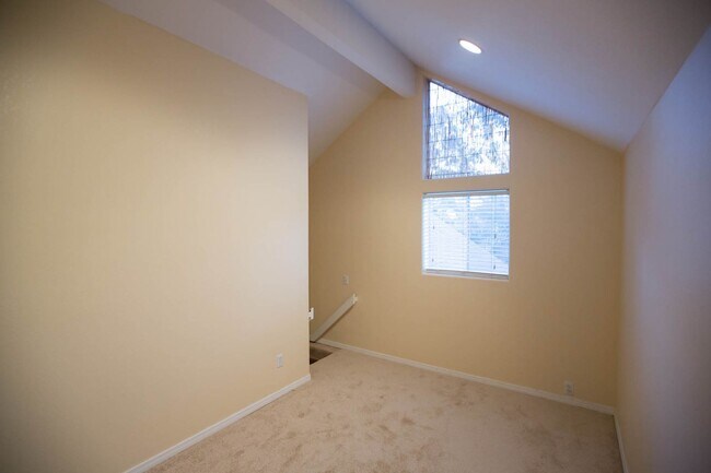 Building Photo - 3 Bedroom + Loft + Office Oceanside Home