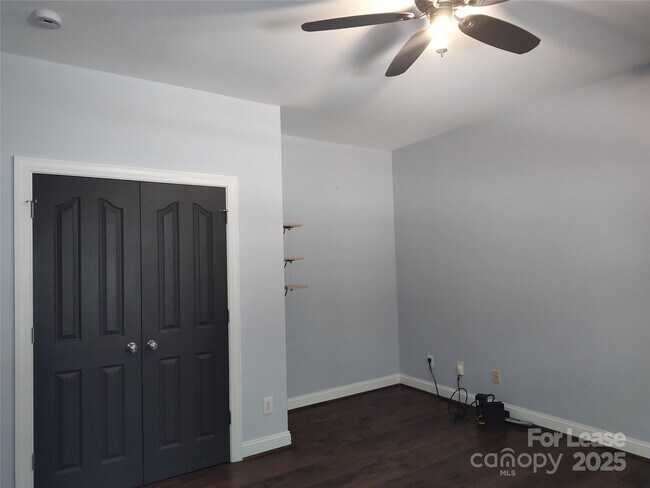Building Photo - 9009 Hammersley Dr