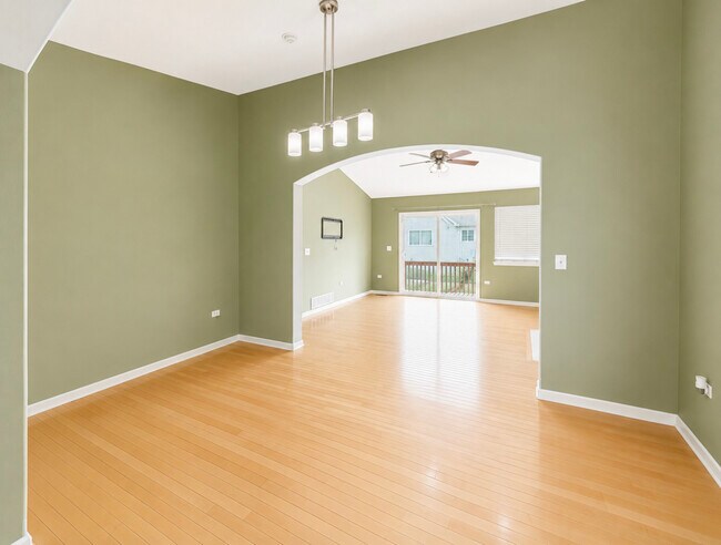 Building Photo - 3131 Saganashkee Ln