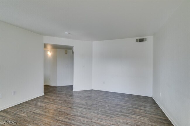 Building Photo - 698 S Racetrack Rd