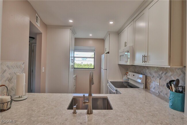 Building Photo - 9281 Central Park Dr