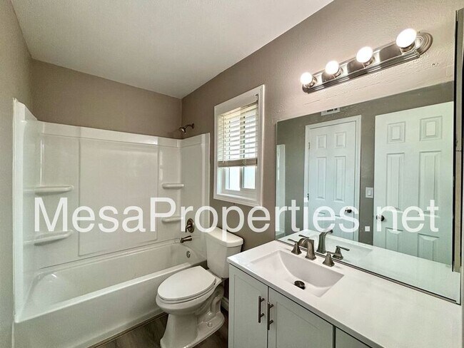 Building Photo - 1749 E Fairfield Ct