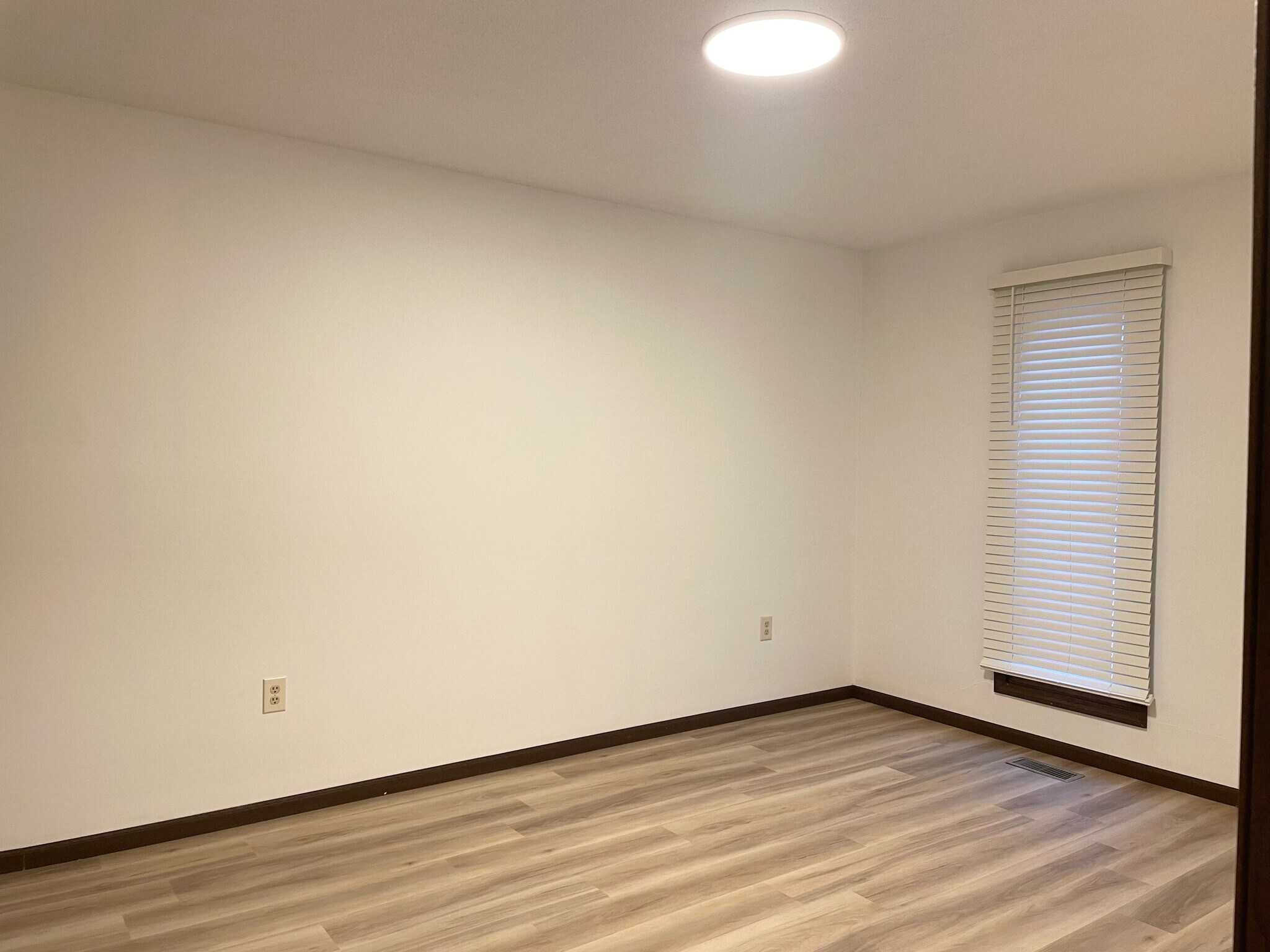 Building Photo - 2621 Struthmore Dr