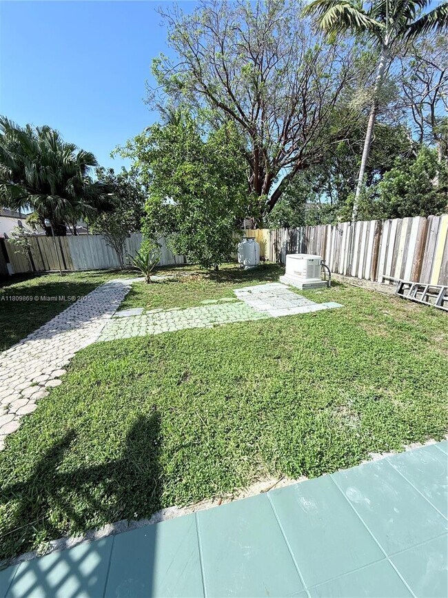 Building Photo - 14121 SW 168th Ln