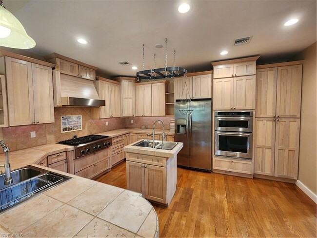 Building Photo - 3226 Van Buren Ave