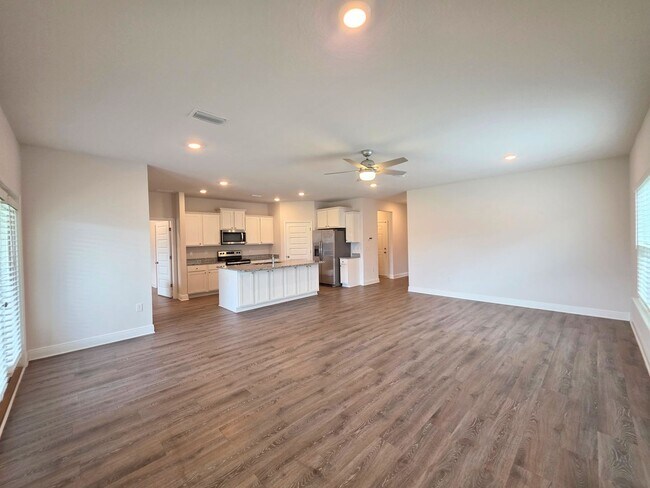 Building Photo - 7757 Burnside Lp