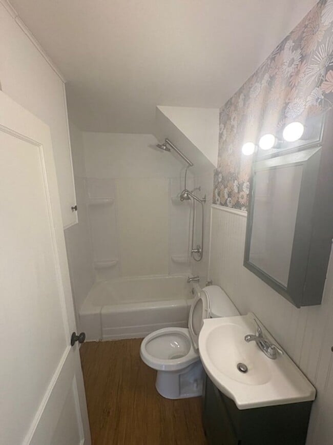 Building Photo - House for Rent - Spacious 4 bed home with ...