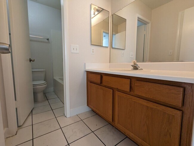 Building Photo - 7233 Pinon Crest Ct