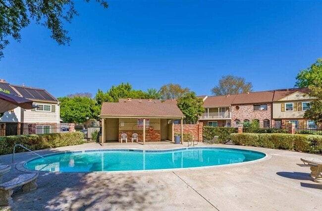 Building Photo - Very nice updated 3 Bedroom 1.5 bath Home