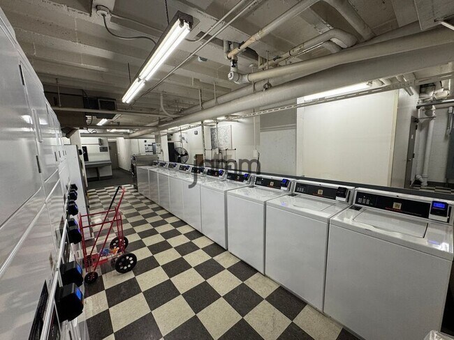 Building Photo - 11820 Edgewater Dr