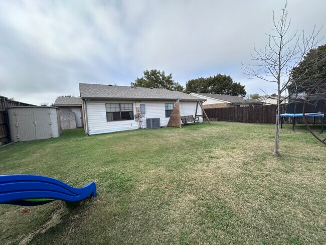 Building Photo - 6916 Elliot Ct