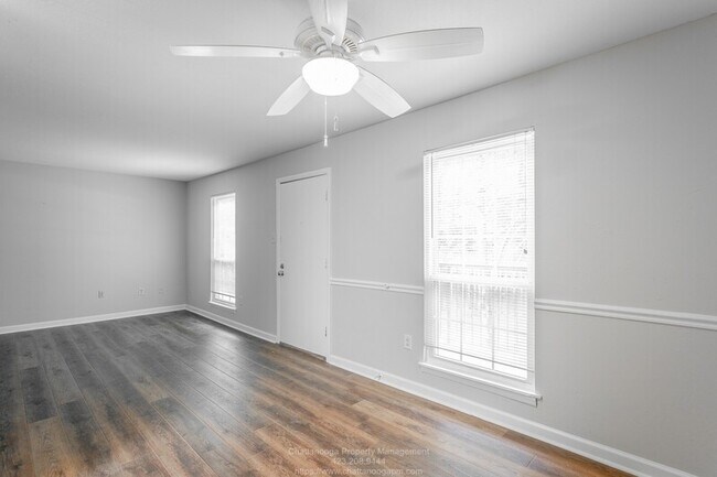 Building Photo - 900 Mountain Creek Rd