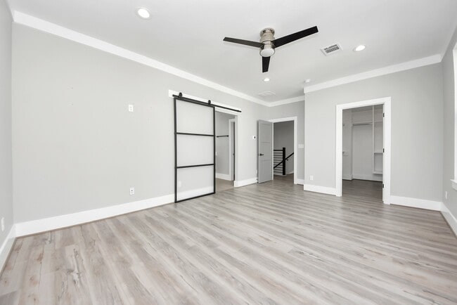 Building Photo - 602 W 28th St