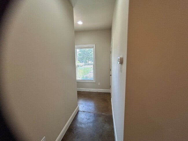 Building Photo - 2BD 2BA GROUND LEVEL DUPLEX WITH GARAGE FO...