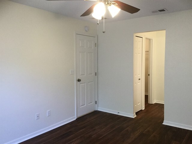 Building Photo - 12241 Woodglen Cir