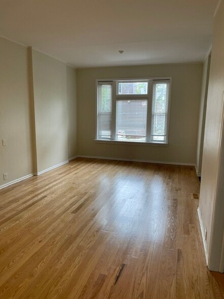 Building Photo - 929 S Laflin St