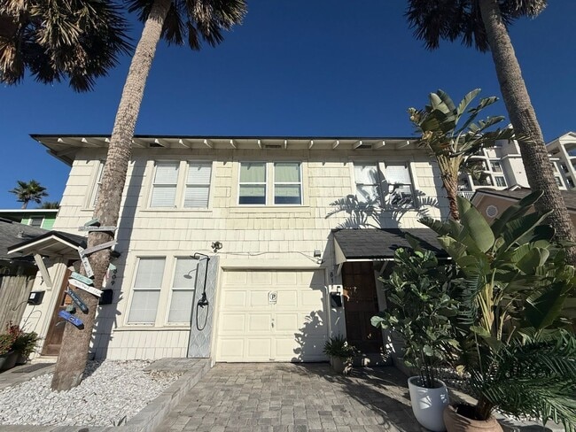 Primary Photo - Charming Beachside Rental!