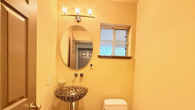 Building Photo - Beautiful 3BD/2.5BA, Multi-Level Townhome in the Shadowhawk Community in Danville- Available NOW!