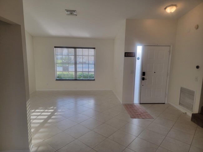 Building Photo - 9082 Cavatina Pl
