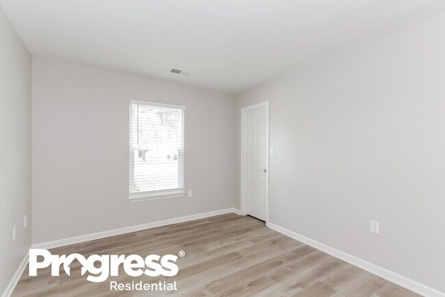 Building Photo - 10129 Green Hedge Ave