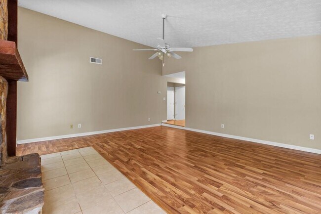 Building Photo - 625 Oxford Hall Dr SW