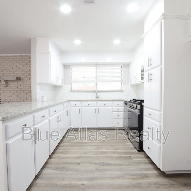 Building Photo - 3629 Venice Dr